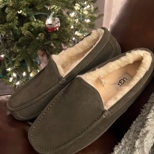 Brand new size 10 UGG mens slippers